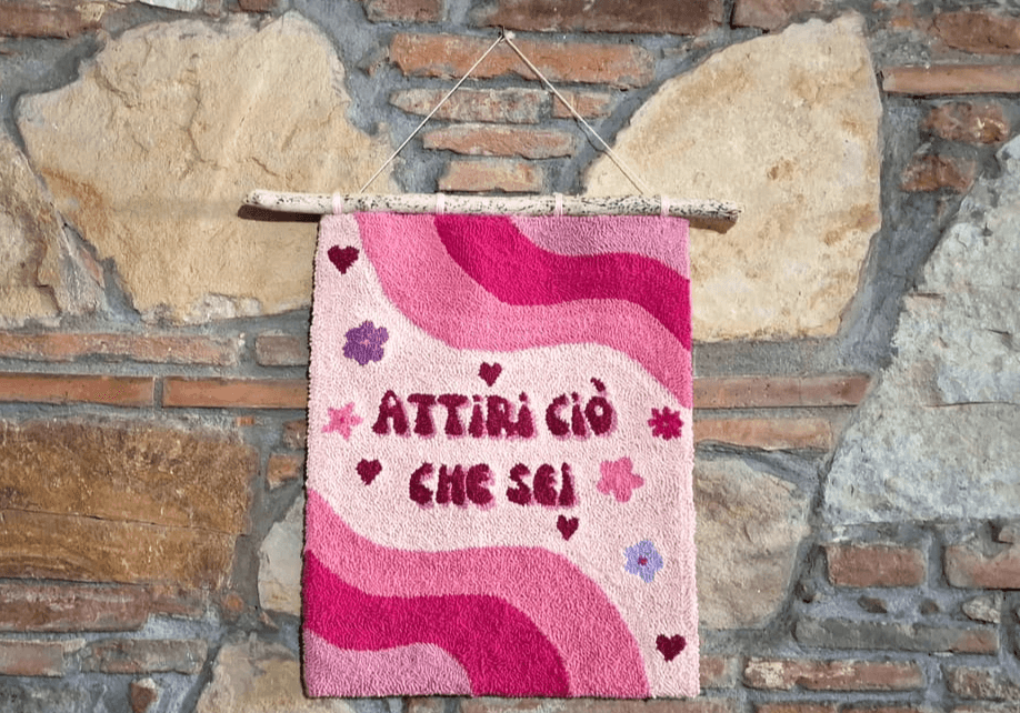 "Attiri ciò che sei": Una riflessione sul punch needle e la vita