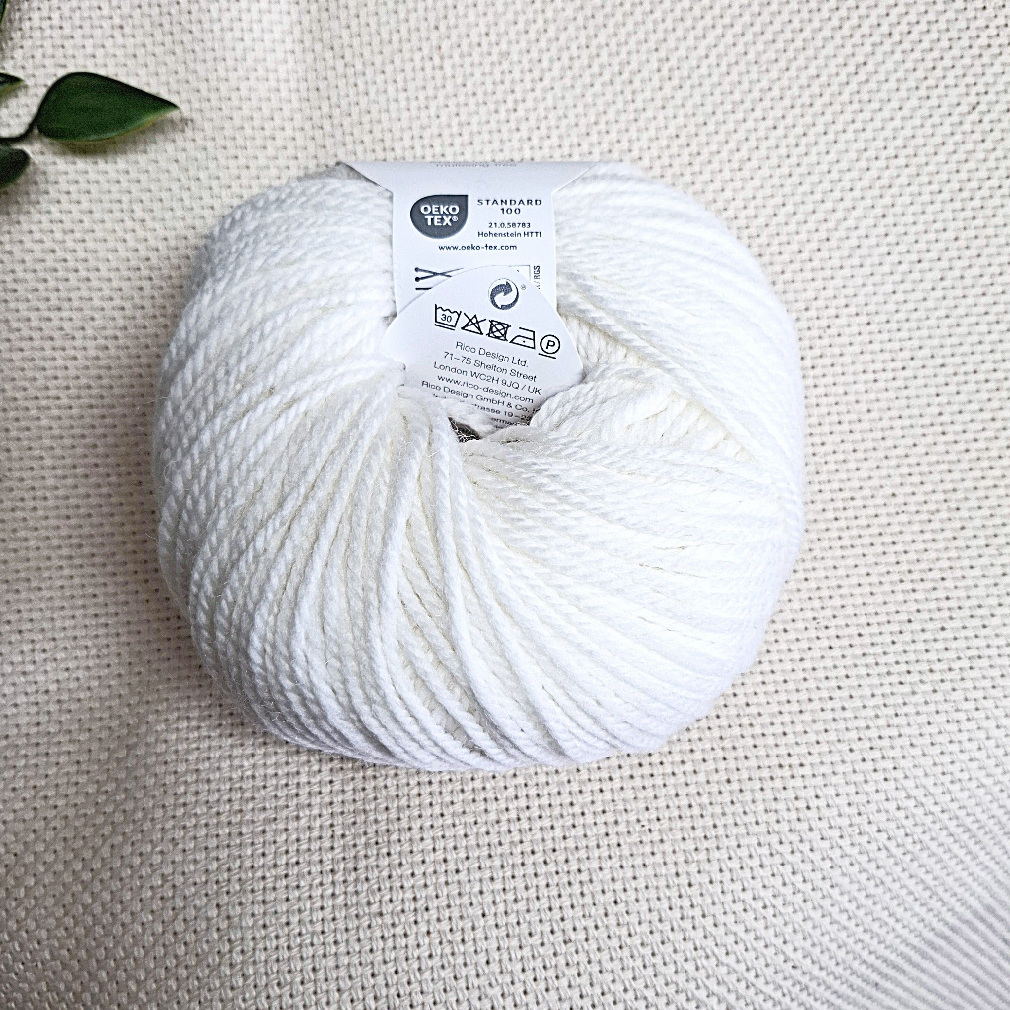 filato per punch needle spessore Aran bianco