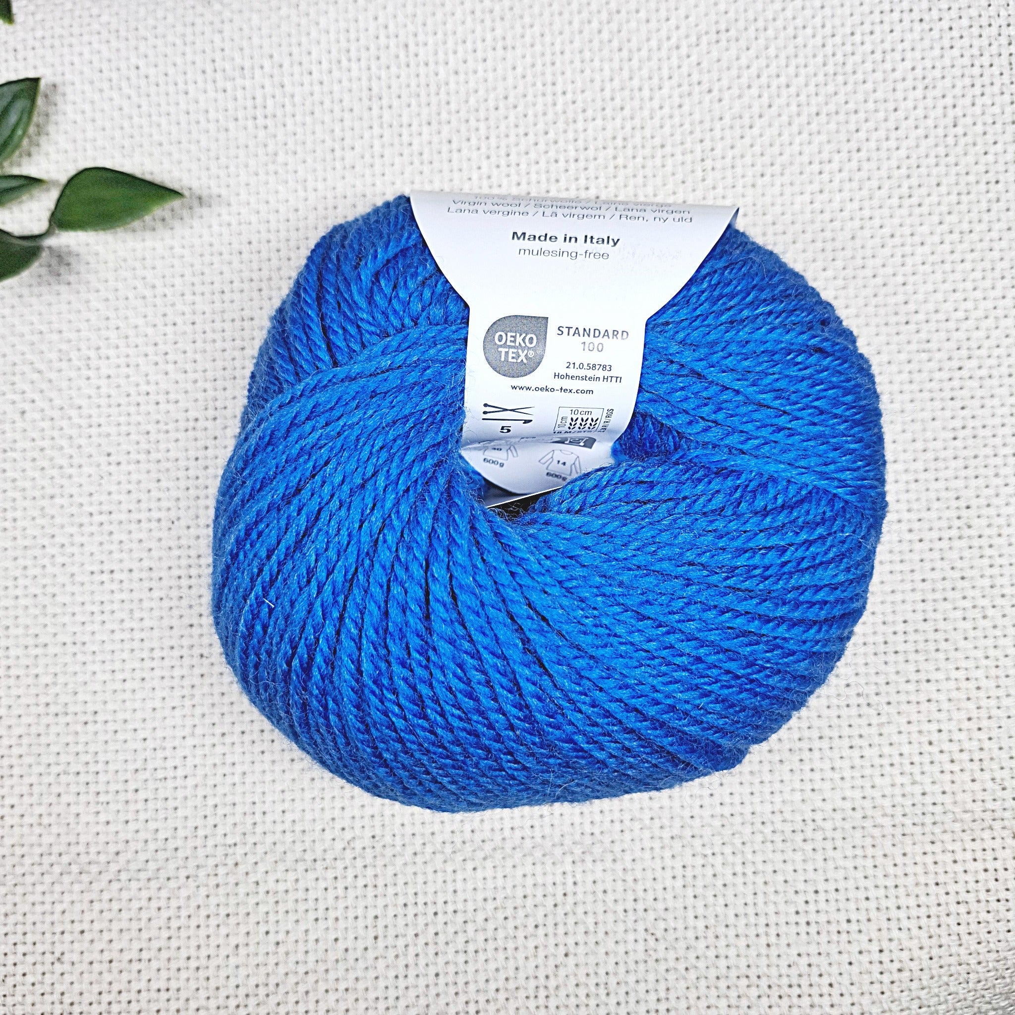 filato per punch needle spessore Aran blu