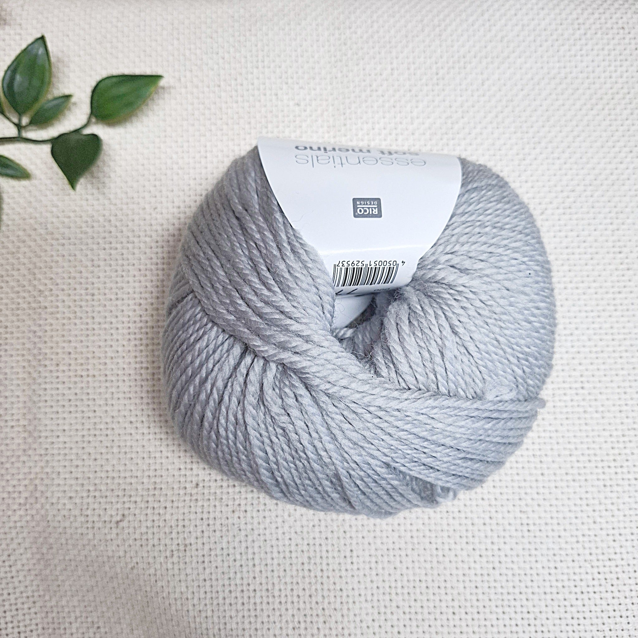 filato per punch needle spessore Aran grigio