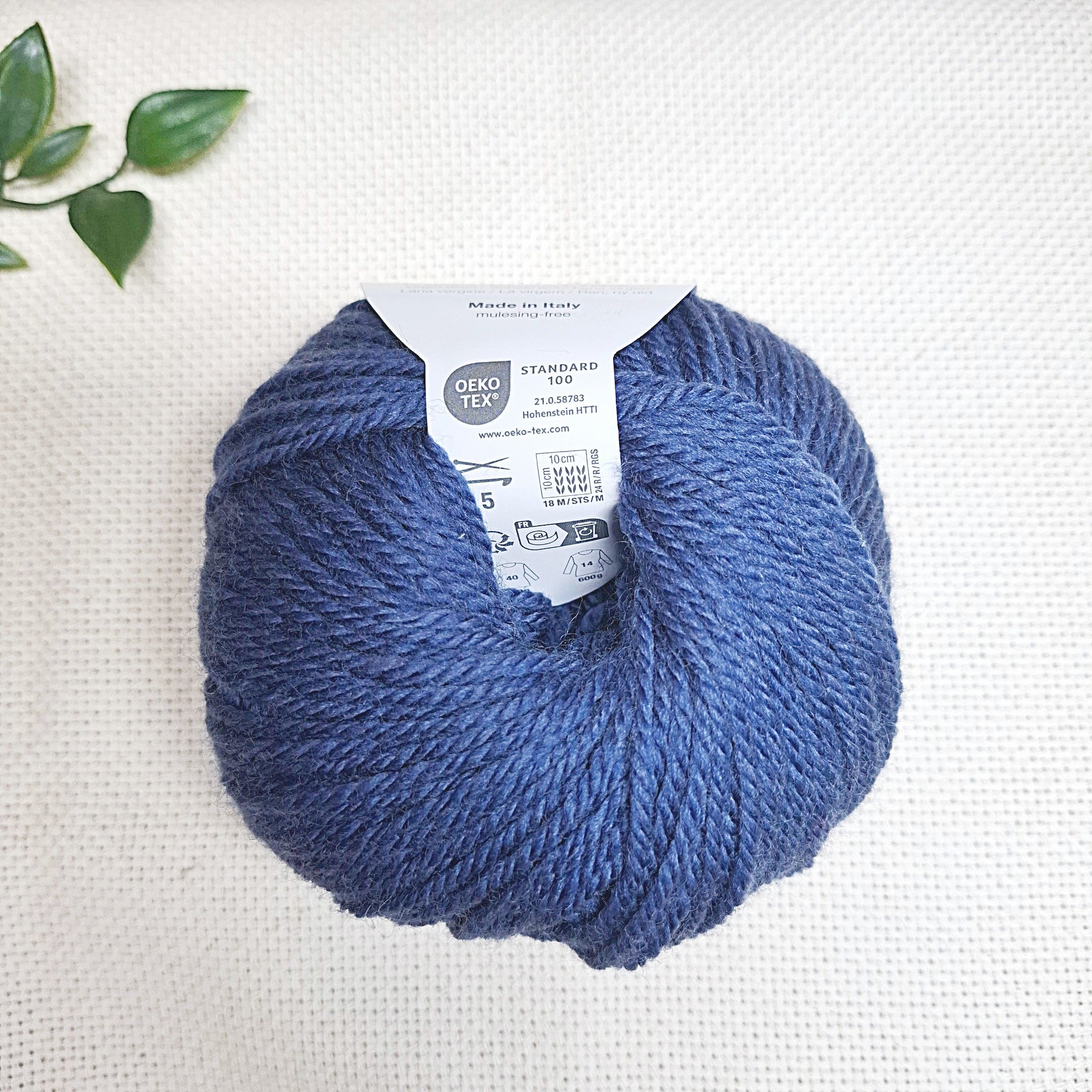 filato per punch needle spessore Aran color Indaco