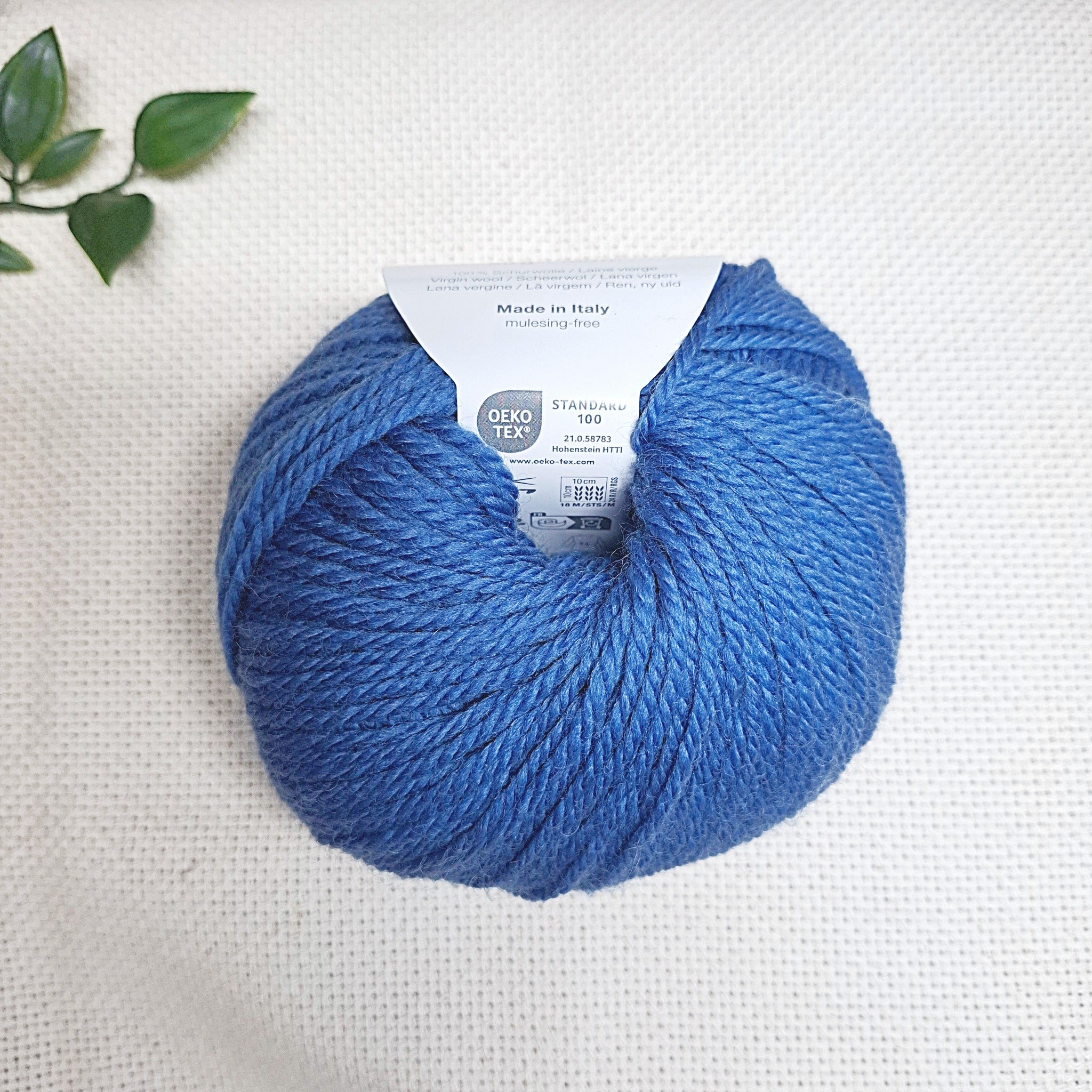 filato per punch needle spessore Aran blu jeans