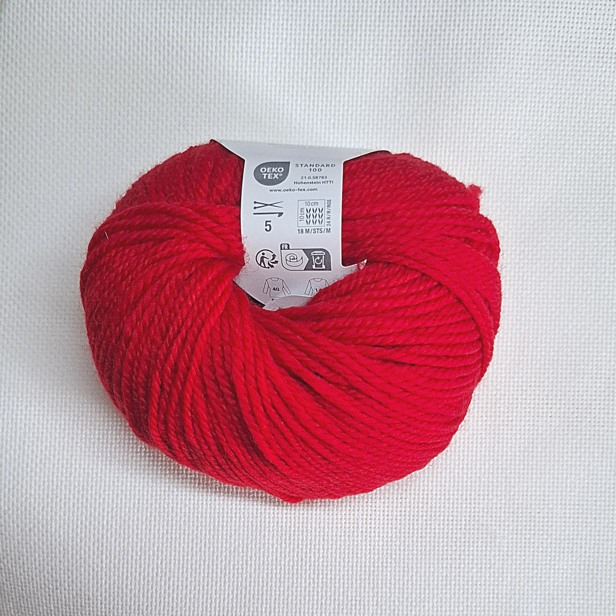 filato per punch needle spessore Aran rosso vivo