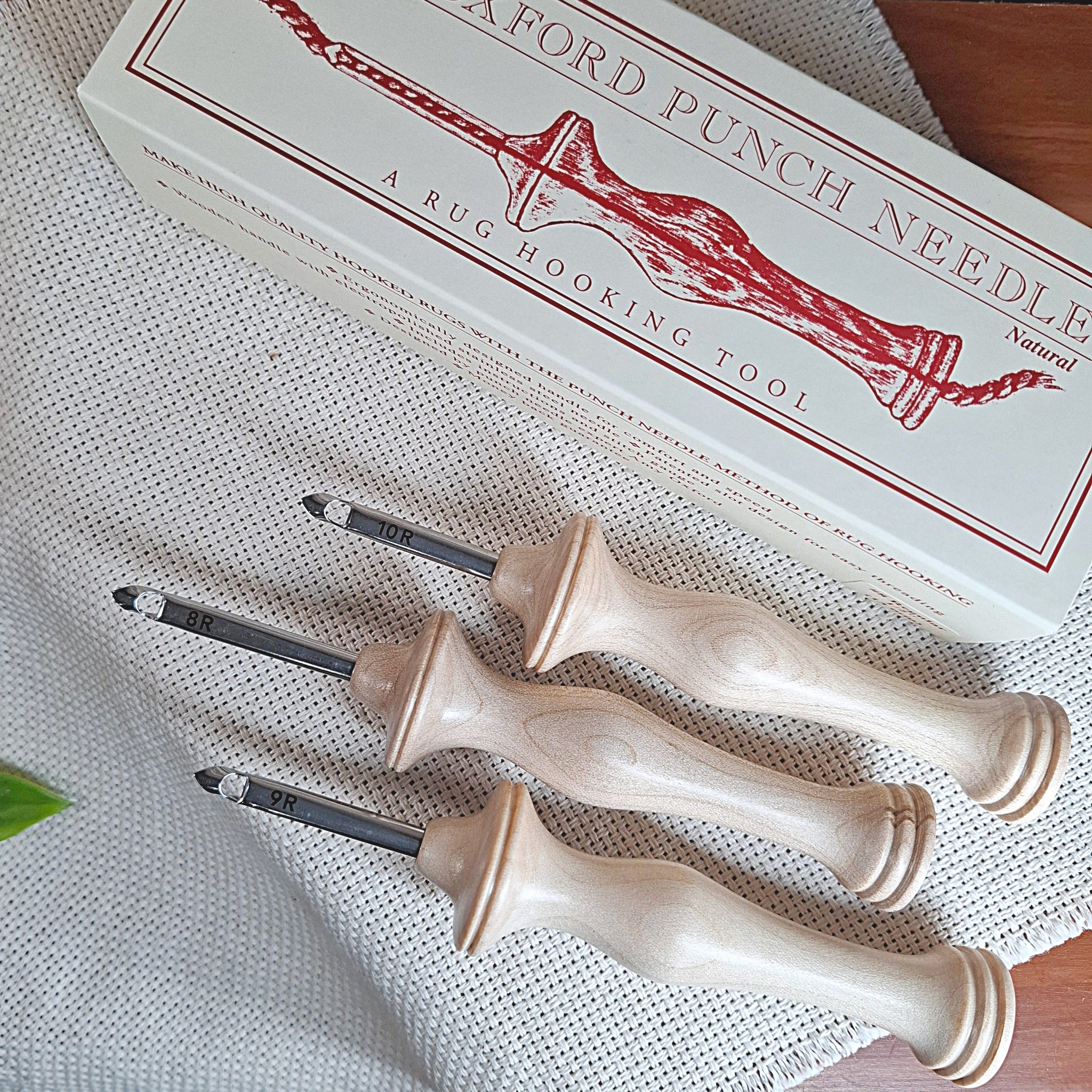 3 aghi Oxford punch needle tipologia "Regular" con scatola che li contiene singolarmente