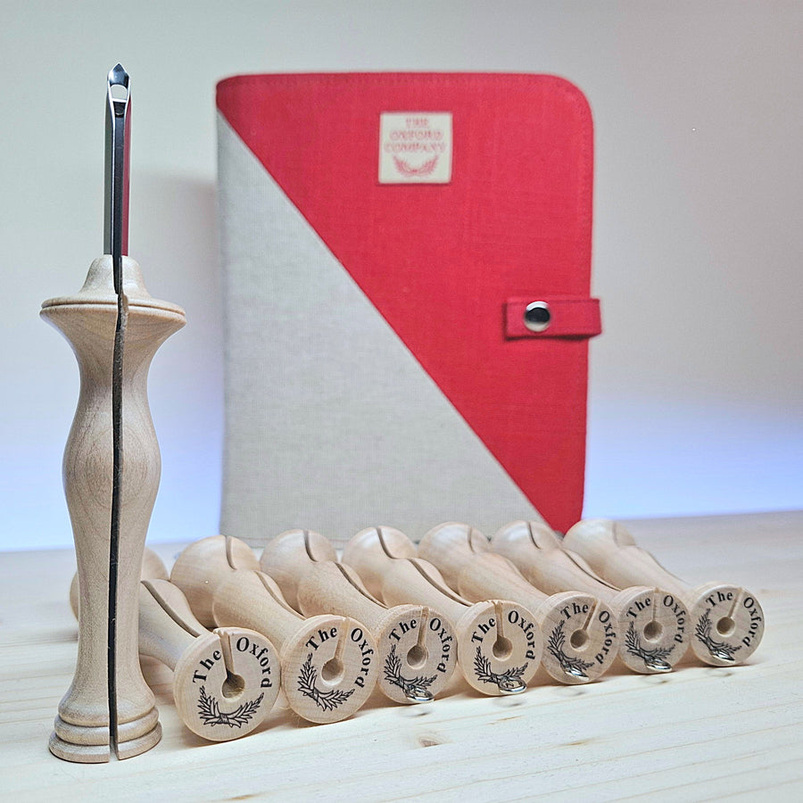 set di 8 aghi Oxford nelle loro diverse lunghezze/spessori e immagine cofanetto bianco/rosso che lì contiene