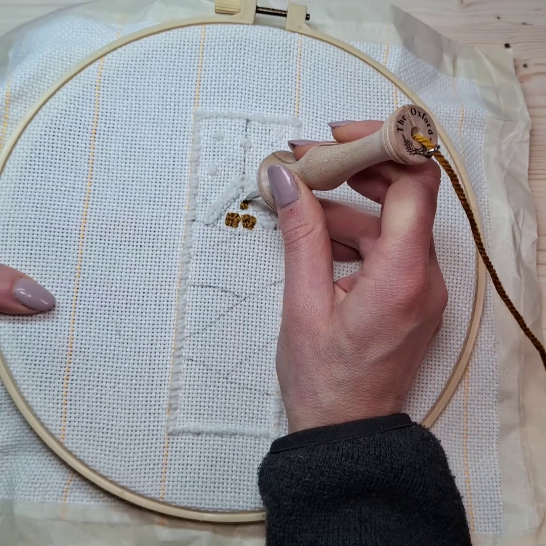 video dell'Oxford Punch Needle Fine n.14 mentre viene utilizzato per realizzare un segnalibro